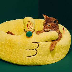 Cat relaxing in the ZEZE Meowney Plush Pet Bed with yellow plush design and raised protective sides.